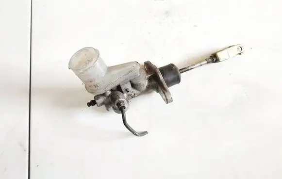 Suzuki Swift I Master brake cylinder