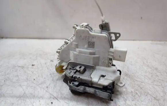 Audi Q7 4L Front door lock 8J2837016E