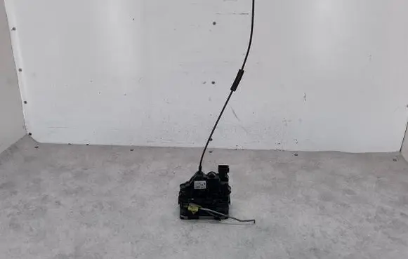 Opel Corsa D Front door lock 13258271