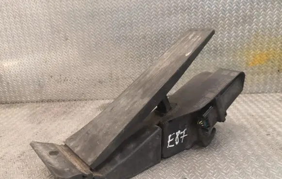 BMW 1 E81 E87 Accelerator throttle pedal 6786589