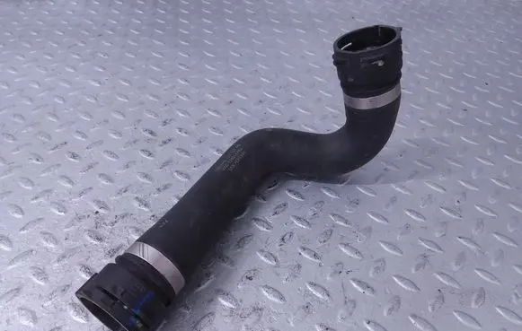 Engine coolant pipe/hose