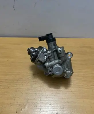 Mercedes-Benz E W213 Fuel injection high pressure pump 0445010736