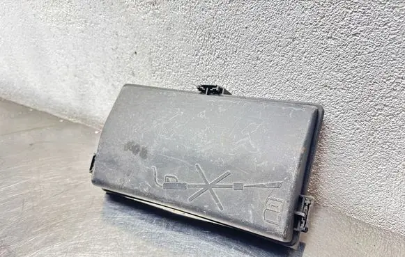 Opel Insignia A Fuse box cover 13222784 544949969