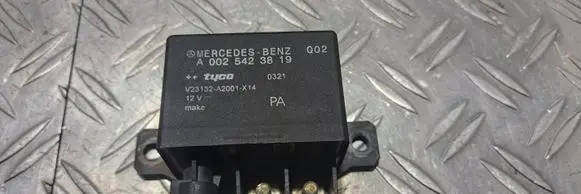 Mercedes-Benz E W211 Charging relay A0025423819