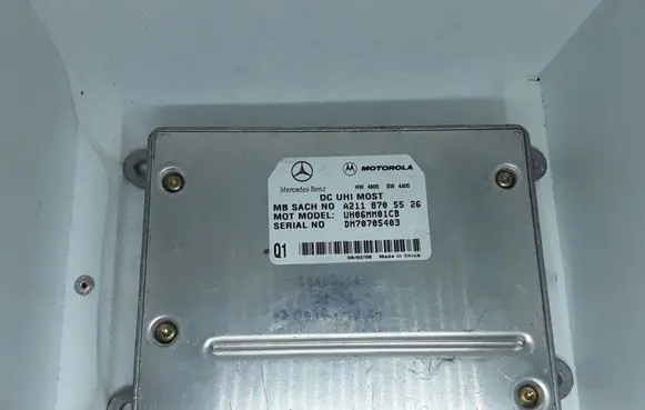 Mercedes-Benz E W211 Bluetooth control unit module A2118705526 UH06MM01CB
