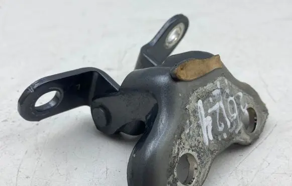Toyota Prius+ (ZVW40) Rear door upper hinge
