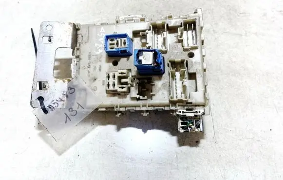 Nissan Almera Tino Fuse box set 243504u100 0619002