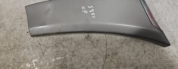 Rear fender molding trim