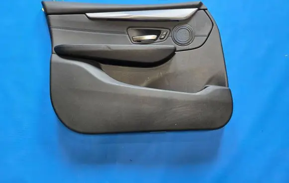 BMW 2 F46 Front door card panel trim
