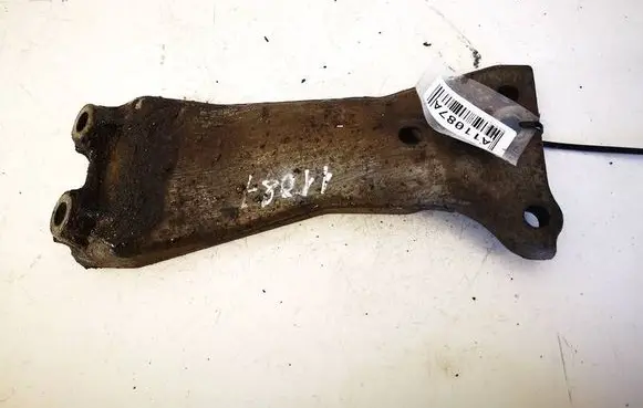 Mazda 323 Engine mounting bracket 