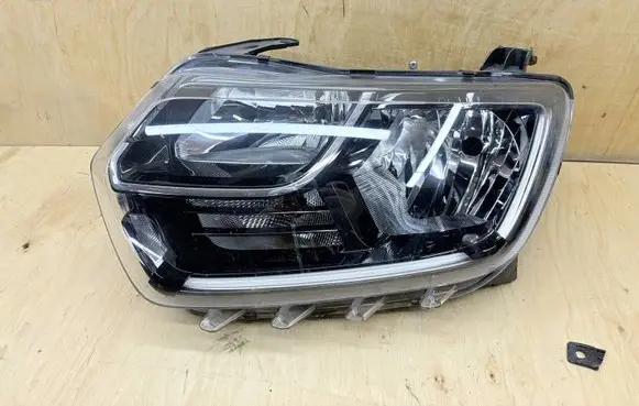 Dacia Duster II Headlight/headlamp 260609367R 676512161