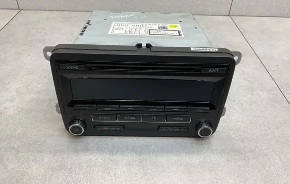 Volkswagen Touran II Radio/CD/DVD/GPS head unit 1K0035186AQ