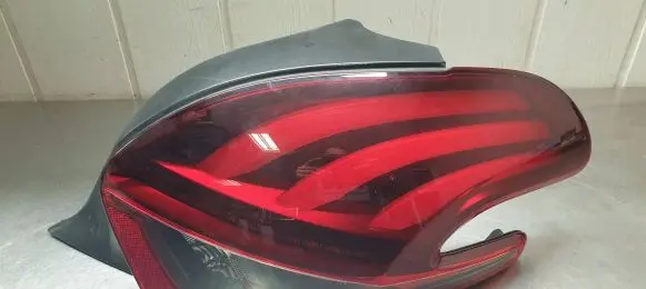 Peugeot 208 Rear/tail lights 9810430580