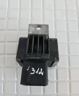 Nissan Qashqai Glow plug pre-heat relay 9640469680A