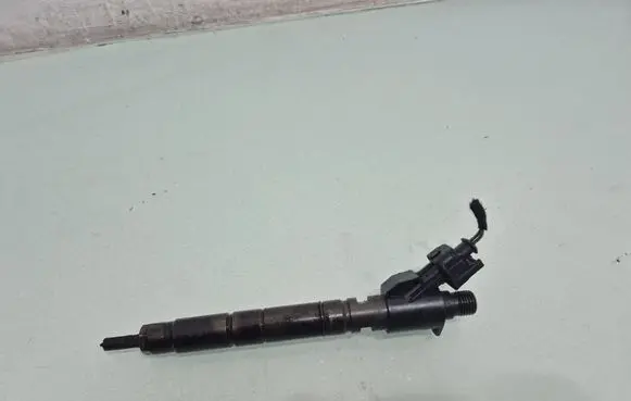 Volvo XC60 Fuel injector 31272767