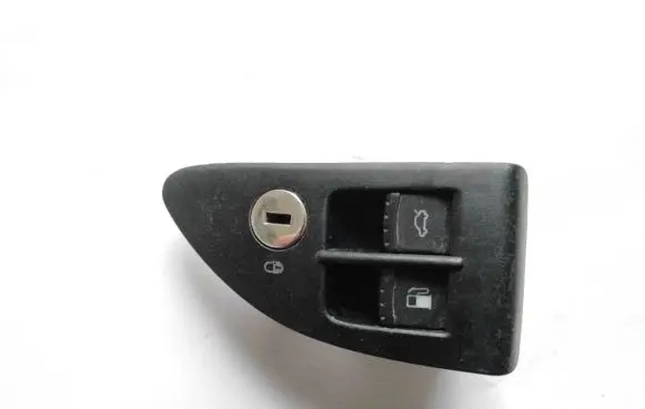 Volkswagen PASSAT B5.5 Fuel tank opening switch 1J0959833A 1J0959331A PA6GF30