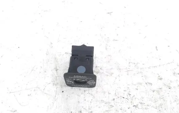 Toyota Prius (XW30) Passenger airbag on/off switch 2061J28