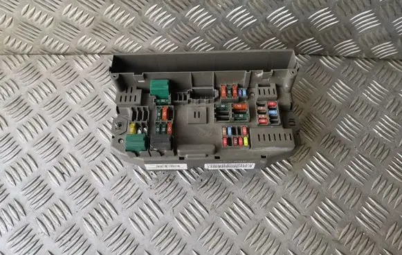 BMW X5 E70 Fuse module 518966010B 693169003