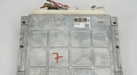 Toyota Hilux (AN10, AN20, AN30) Engine control unit/module 896610KW30