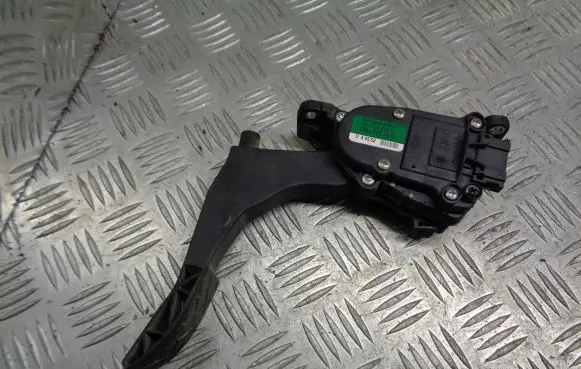 Volkswagen Polo IV 9N3 Accelerator throttle pedal 6Q1721503C