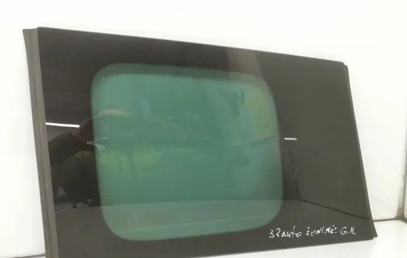 Mazda 5 Rear side window