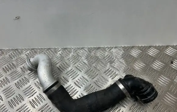 Engine coolant pipe/hose