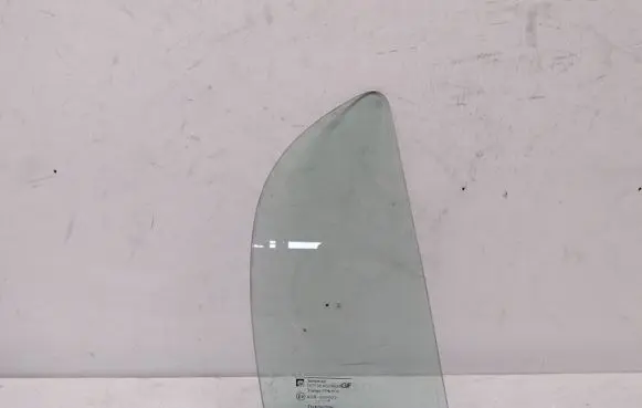 Opel Astra G Rear vent window glass 