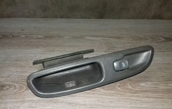 Volvo V70 Electric window control switch 9472275