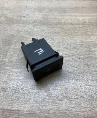 Volkswagen Golf IV Windscreen/window heater switch 1J0959621C