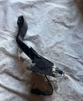 Citroen C4 I Accelerator throttle pedal F00C3E2429