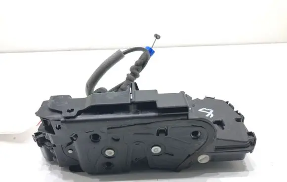 Audi Q3 F3 Rear door lock 5TA839015N
