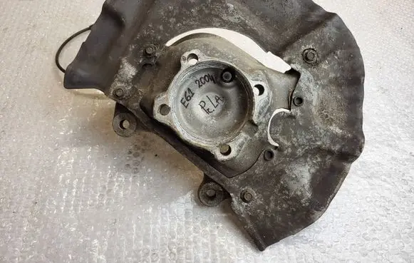 Front wheel hub