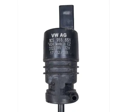 Volkswagen PASSAT B7 Windscreen/windshield washer pump 1K5955651