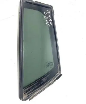 Nissan Leaf I (ZE0) Rear vent window glass 822733NF0A 43R001595