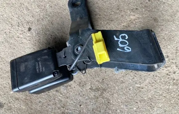 Volvo XC60 Middle seatbelt buckle (rear) 39838367