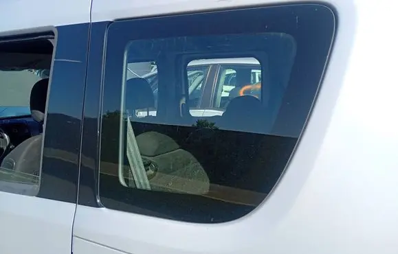 Opel Combo D Rear door window glass