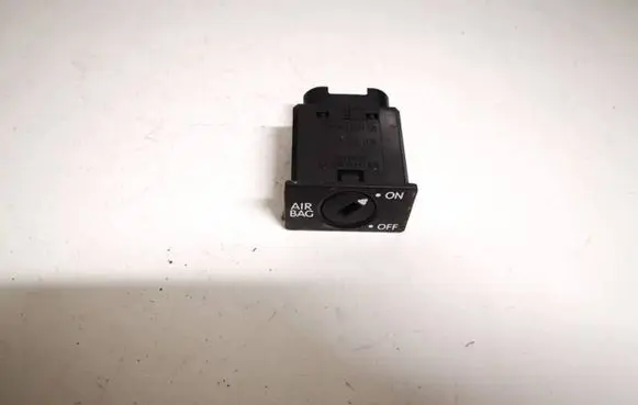 Passenger airbag on/off switch