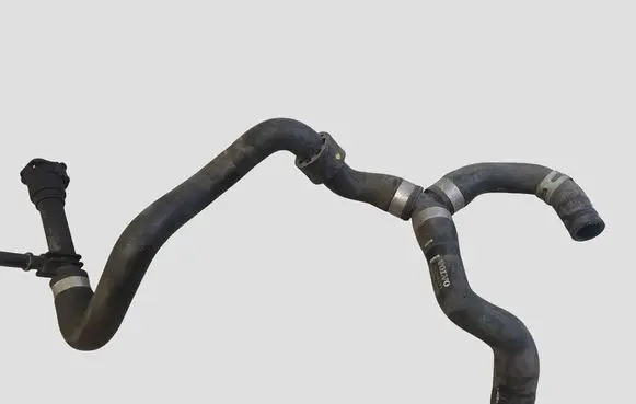 Volvo V60 Engine coolant pipe/hose 32252271