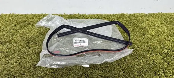 Toyota RAV 4 (XA50) Rubber seal tailgate window/glass 75575-42040