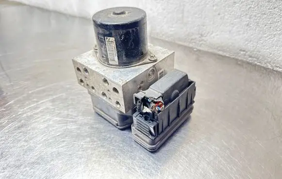 Opel Insignia A ABS Pump 13328651 16817011 16312211K