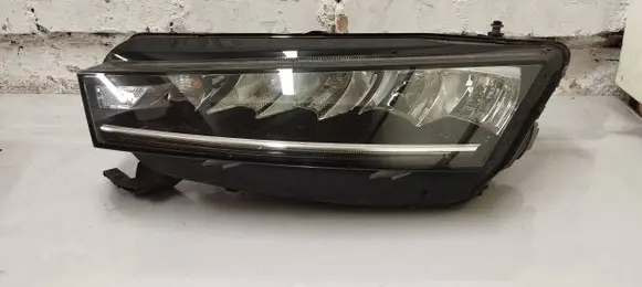 Skoda Octavia Mk4 Headlight/headlamp 5e8941015
