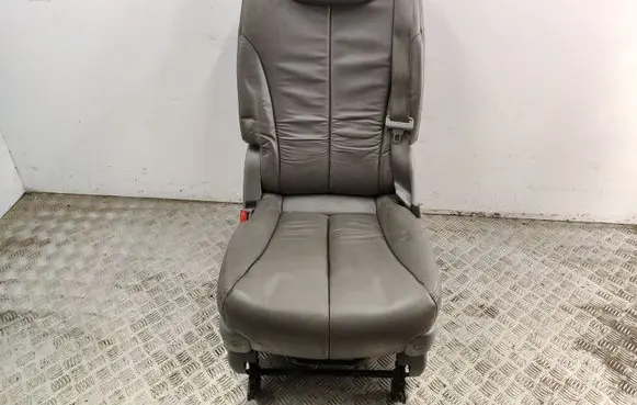 KIA Carnival Second row seats 