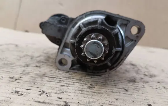 Volkswagen Golf IV Starter motor 0001125048