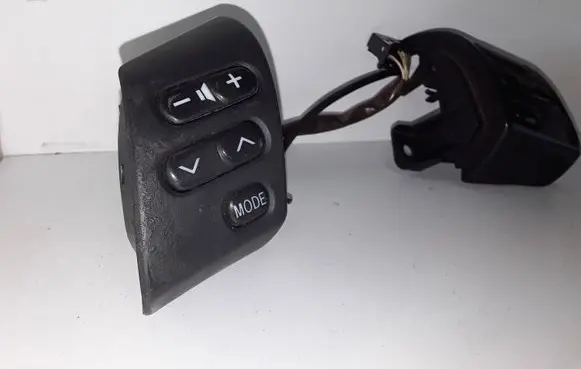Steering wheel buttons/switches