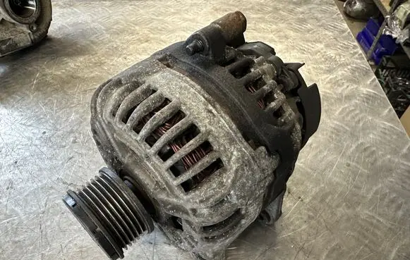 Nissan Juke I F15 Generator/alternator 8200728292