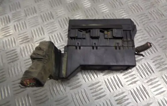 Nissan X-Trail T30 Fuse box cover 24382AU010