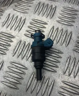 Volkswagen Golf IV Fuel injector 058133551F