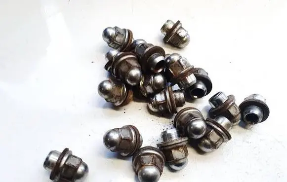 Peugeot 4007 Nuts/bolts 