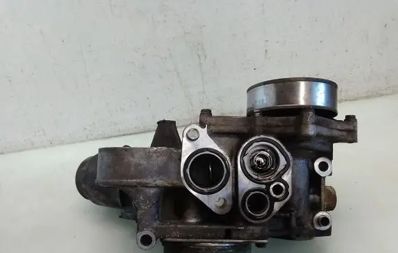 Honda CR-V Oil filter mounting bracket