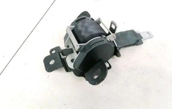 Middle seatbelt (rear)